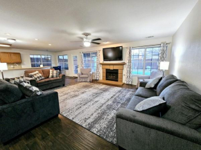 Dallas Lakeside Bliss Stay - Private Pool, Air hockey and High speed internet